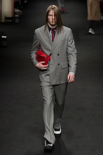 Look 19
